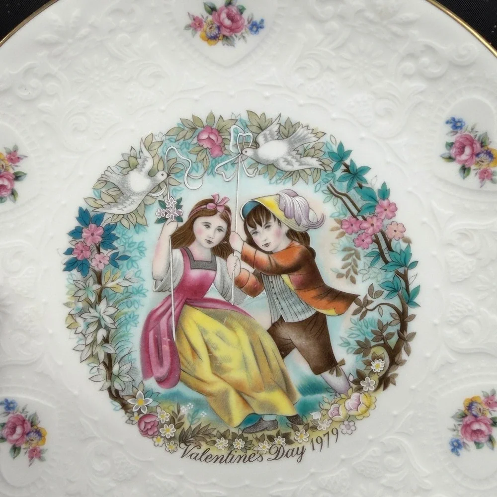 Royal Doulton Valentines Day 1979 Collector Plate Bone China Gold Trim 8 Inch
